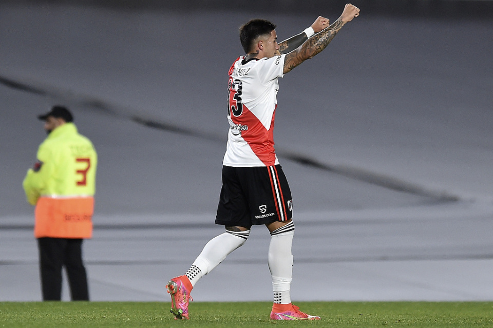 包含河床主场气氛火爆,球迷助威成强大后盾的词条 包含河床主场气氛火爆,球迷助威成强大后盾的词条