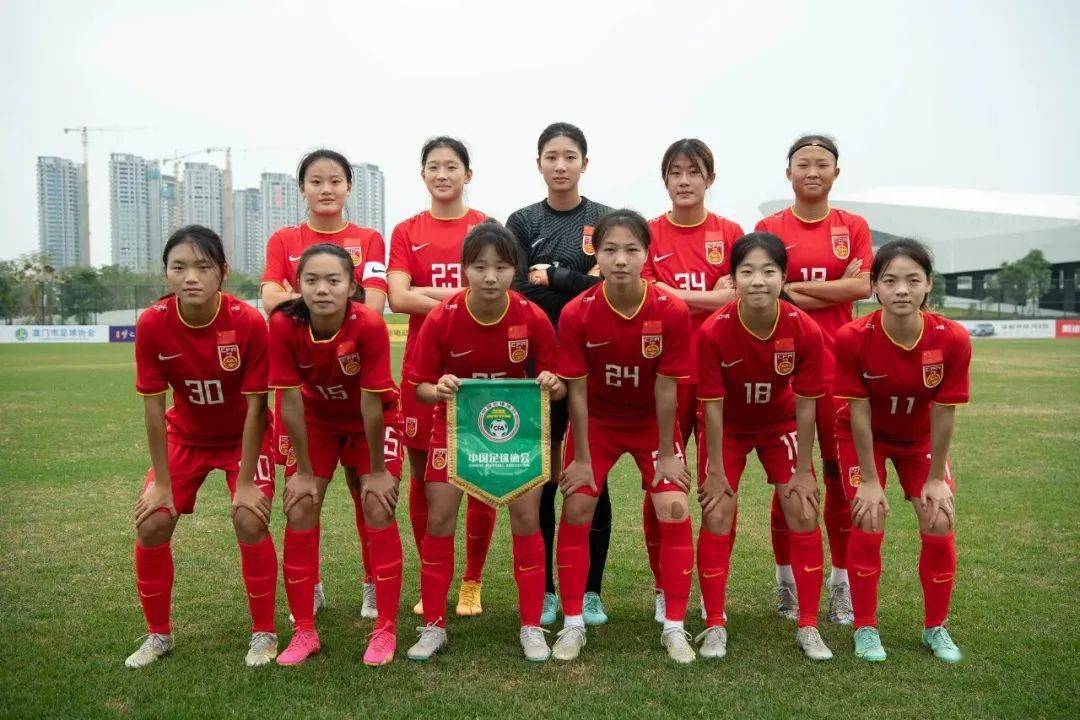 国内女足比赛场上,攻守兼备实力突出 国内女足比赛场上,攻守兼备实力突出