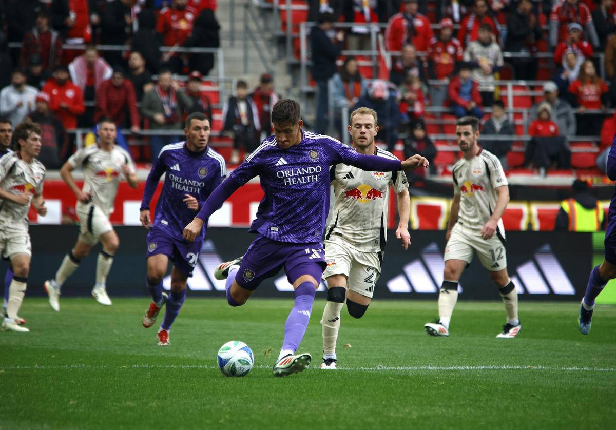 皇家马德里连续大胜,稳坐积分榜榜首位置的简单介绍 皇家马德里连续大胜,稳坐积分榜榜首位置的简单介绍