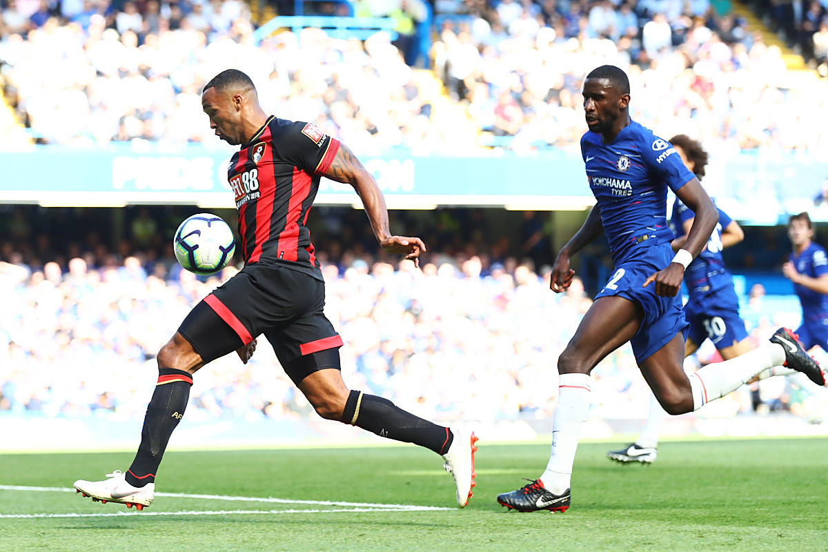 局势紧张!双方战队谁能在场上占据优势 局势紧张!双方战队谁能在场上占据优势