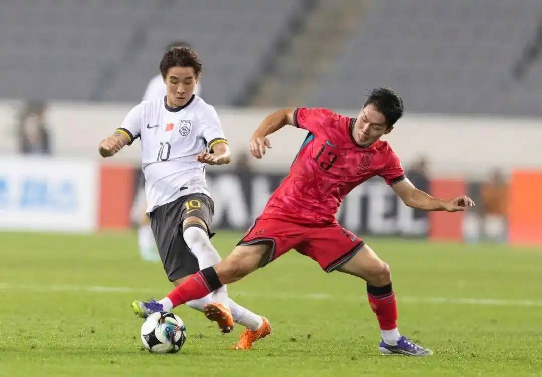 体能逐渐耗竭,球员不懈拼搏争取胜利的简单介绍 体能逐渐耗竭,球员不懈拼搏争取胜利的简单介绍