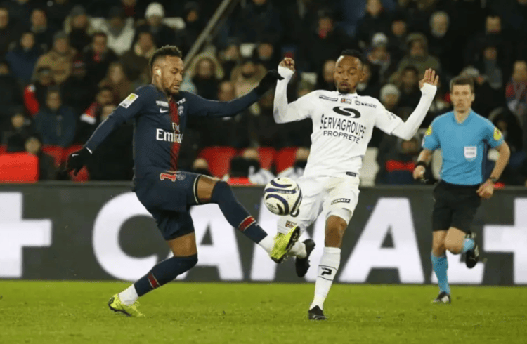 巴黎FC主场轻松击败尼姆,继续领跑法甲 巴黎FC主场轻松击败尼姆,继续领跑法甲