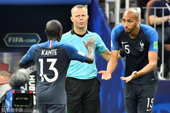 高压对抗:场上气氛紧张,双方拼尽全力的简单介绍 高压对抗:场上气氛紧张,双方拼尽全力的简单介绍