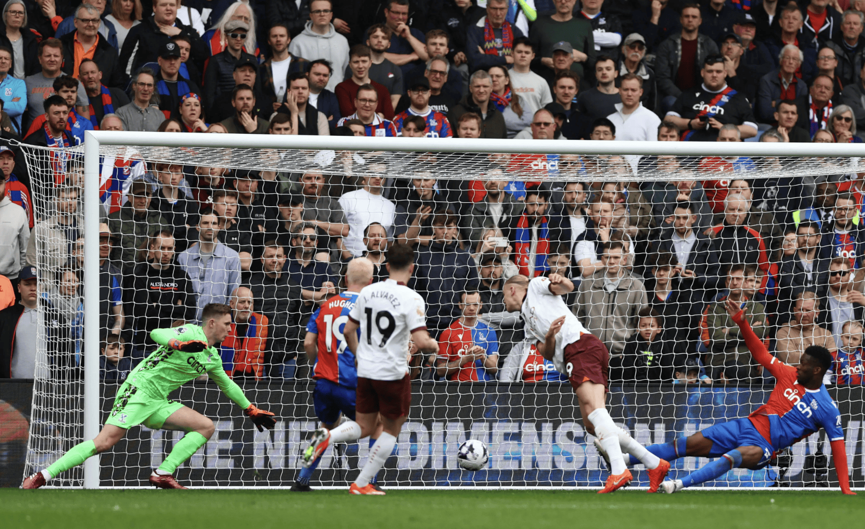 关于曼城客场取胜,出线形势日益看好的信息 关于曼城客场取胜,出线形势日益看好的信息