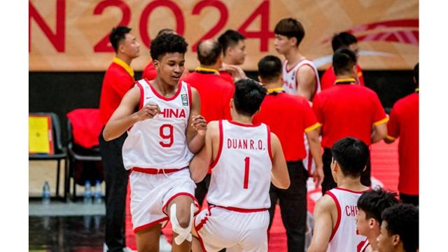 新秀球员崭露头角,为球队助力不少 新秀球员崭露头角,为球队助力不少