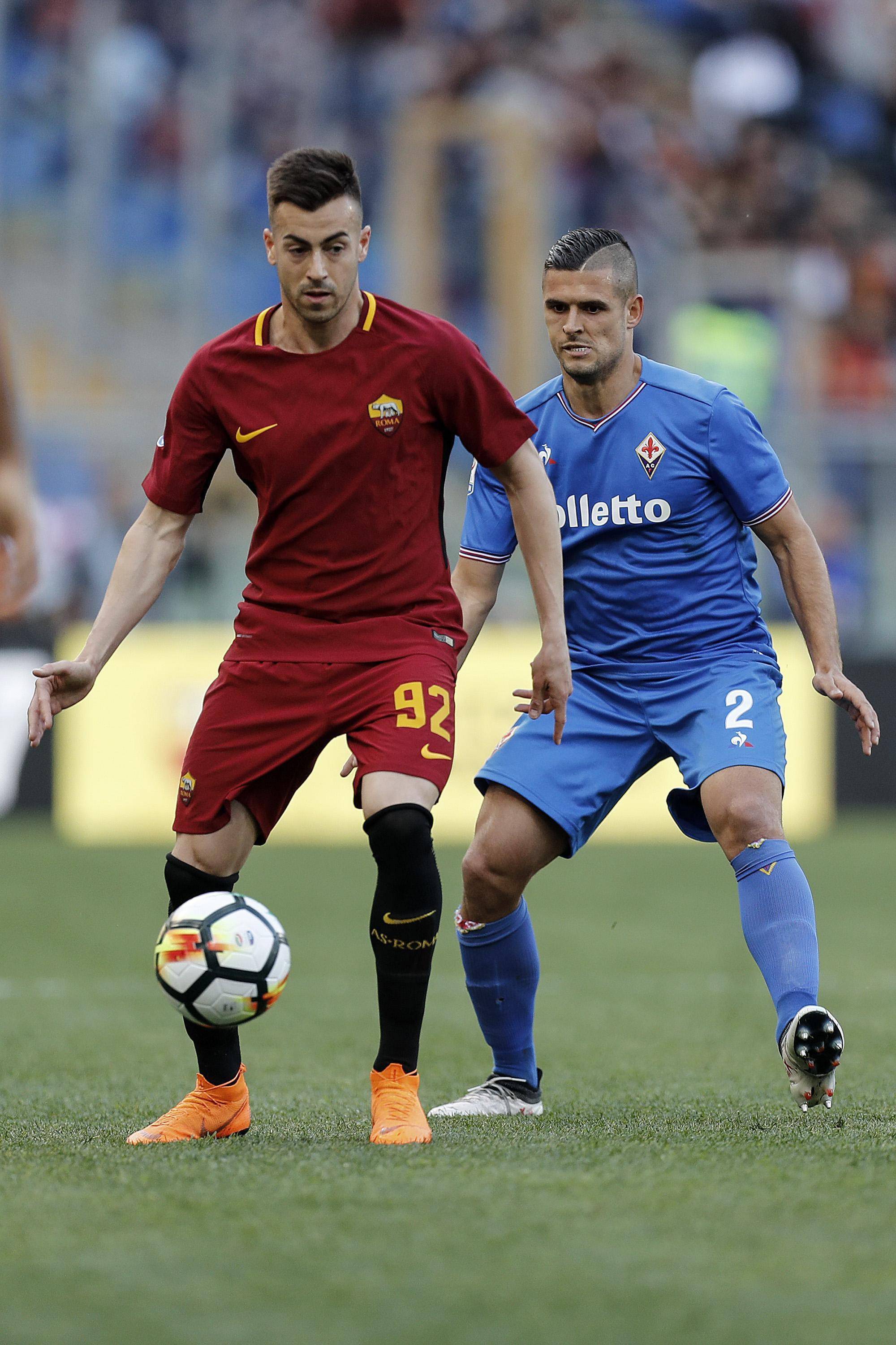 意甲联赛出现激烈竞争,各队争夺胜利 意甲联赛出现激烈竞争,各队争夺胜利